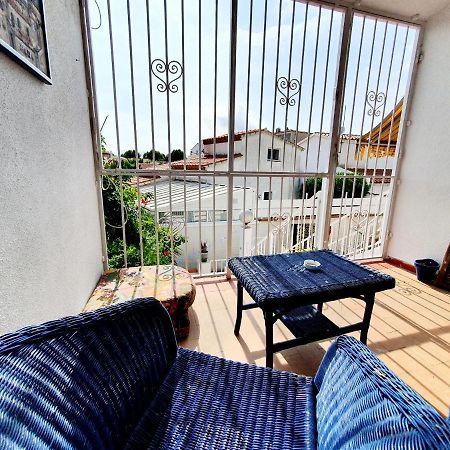 Bonita Casa Con Terraza Y Patio Емпуриабрава Екстериор снимка